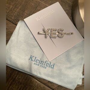 Kleinfeld Silver Pearl YES Hair Clip